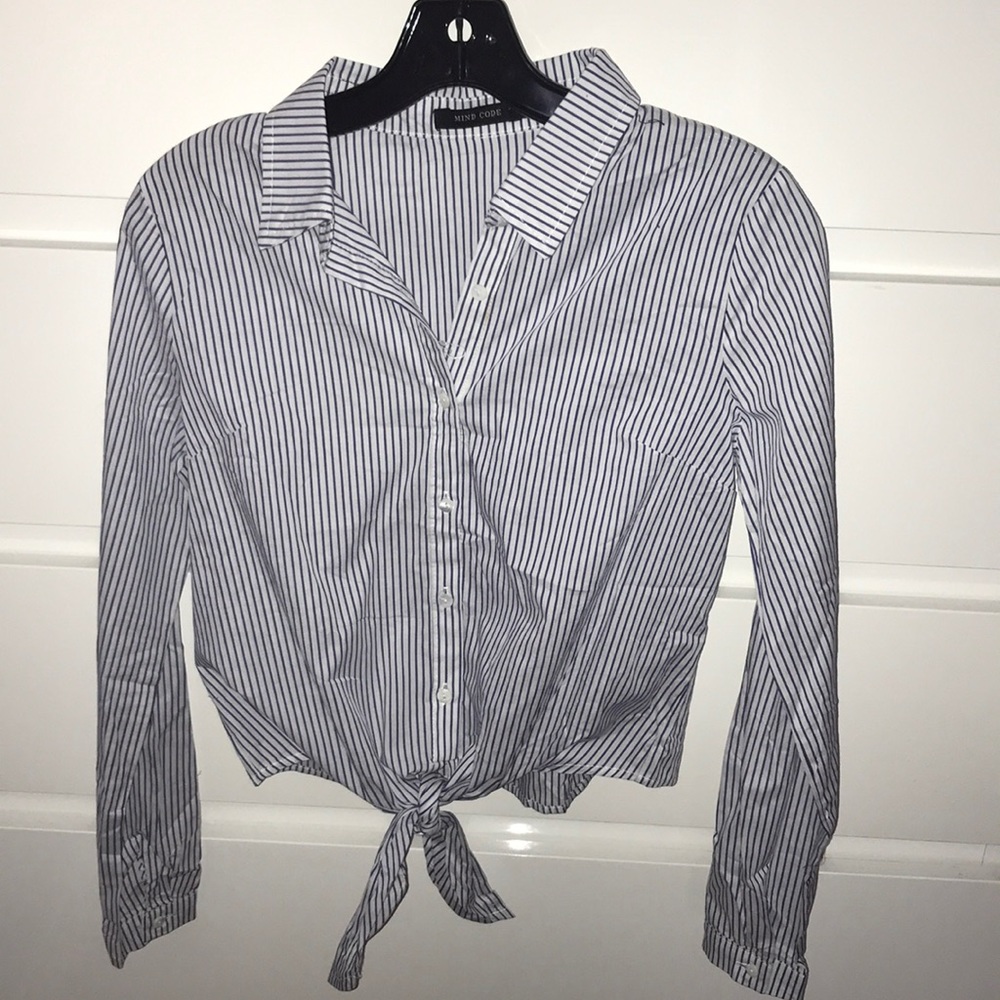 Dressy top perfect for job inter. or formal looks